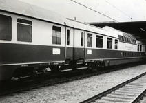 169796 Afbeelding van de internationale trein Rheingold langs het perron van het N.S.-station Amsterdam Amstel te Amsterdam..